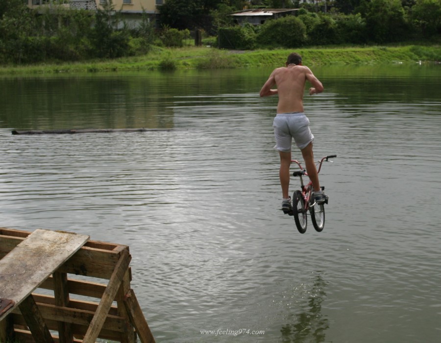 water jump party 2006 Cilaos trou pilon